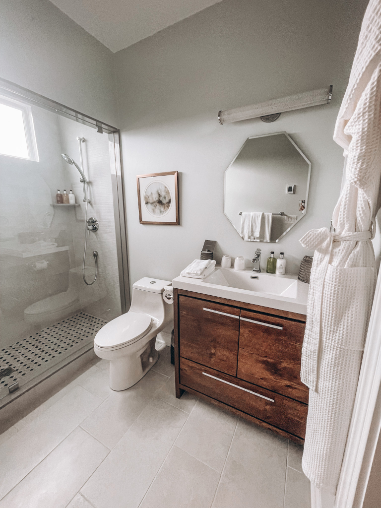 Hilltop Lodge Bathroom