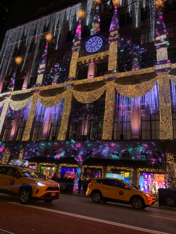 saks avenue light show 1