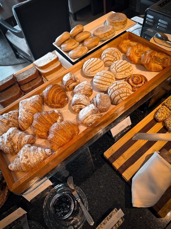 club lounge pastries